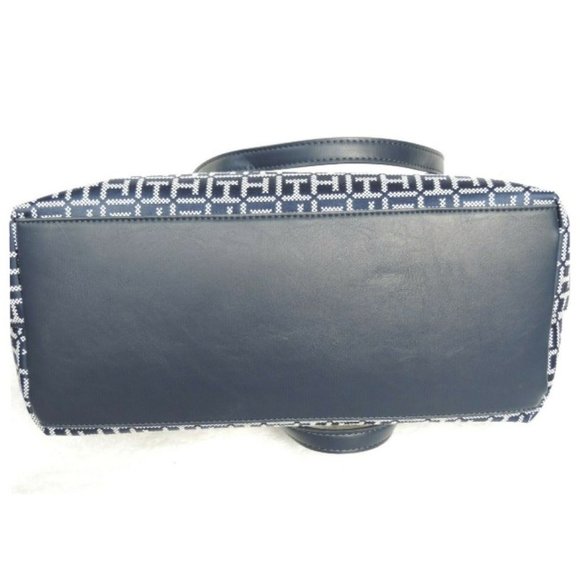 Tommy Hilfiger Jacquard Tote Shoulder Handbags - Picture 4 of 8